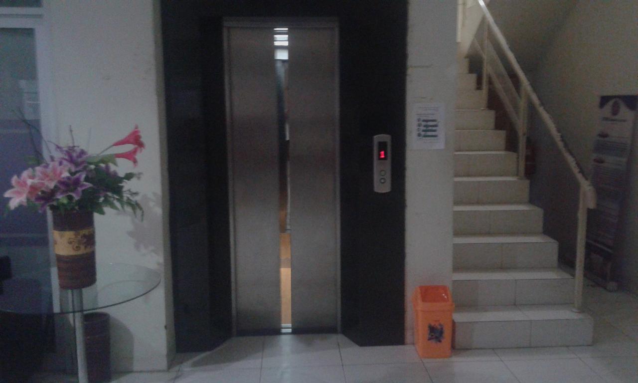 Ning Ed-Hotel Malang Buitenkant foto